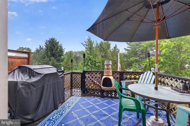 4 VERSAILLES CT, Newark, DE 19702