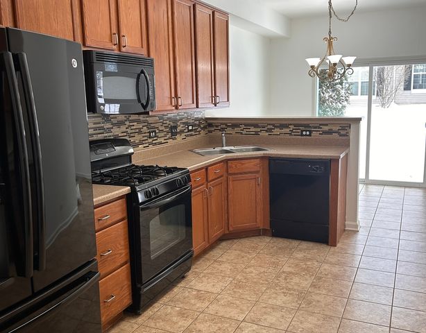 9859 Williams Drive, Huntley, IL 60142