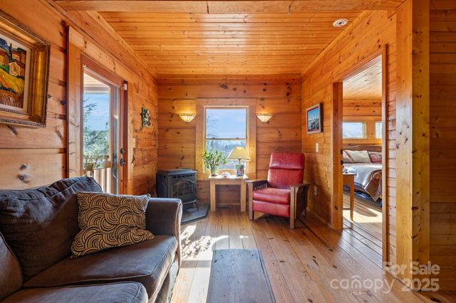 104 Enthoffer Street, Black Mountain, NC 28711