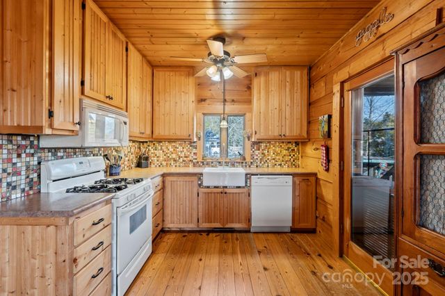 104 Enthoffer Street, Black Mountain, NC 28711