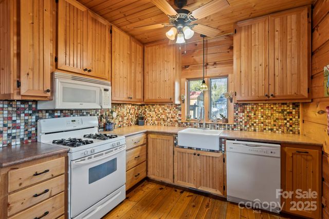 104 Enthoffer Street, Black Mountain, NC 28711