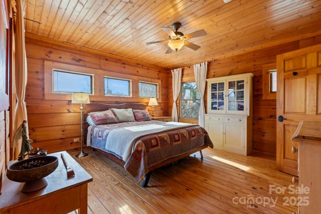 104 Enthoffer Street, Black Mountain, NC 28711