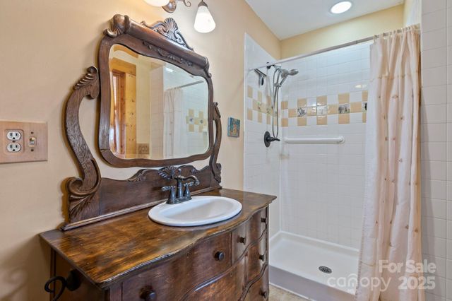 104 Enthoffer Street, Black Mountain, NC 28711