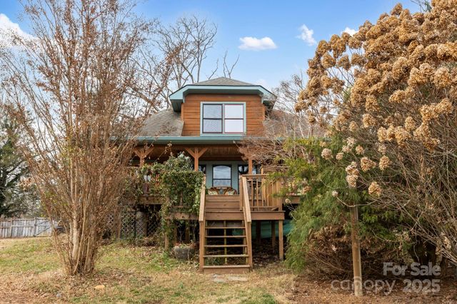 104 Enthoffer Street, Black Mountain, NC 28711