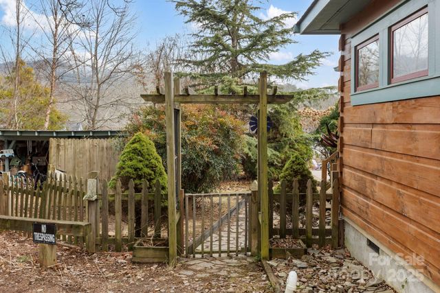 104 Enthoffer Street, Black Mountain, NC 28711