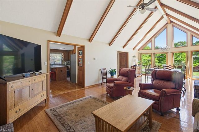 1210 Bunny Trail, Winston-salem, NC 27105