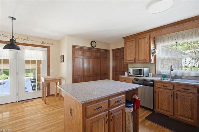1210 Bunny Trail, Winston-salem, NC 27105