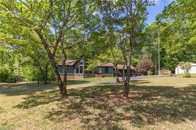 1210 Bunny Trail, Winston-salem, NC 27105
