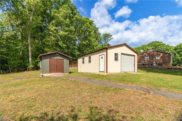 1210 Bunny Trail, Winston-salem, NC 27105