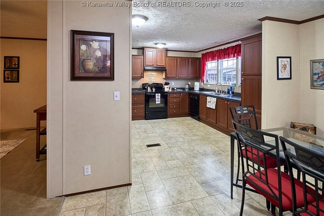 374 Sunnybrook Drive, Hurricane, WV 25526