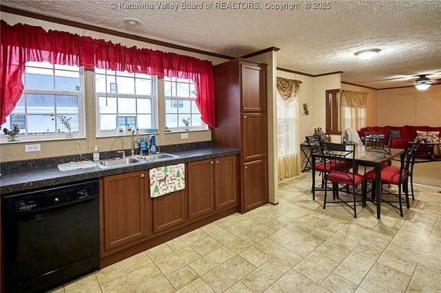 374 Sunnybrook Drive, Hurricane, WV 25526