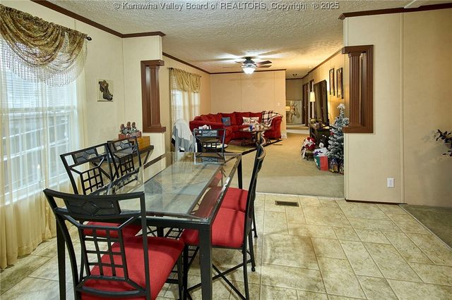 374 Sunnybrook Drive, Hurricane, WV 25526