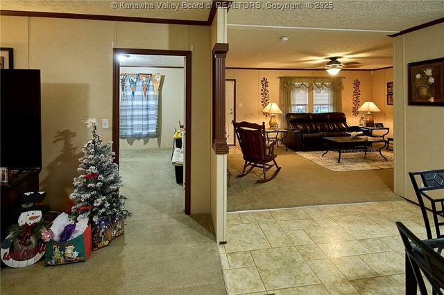 374 Sunnybrook Drive, Hurricane, WV 25526