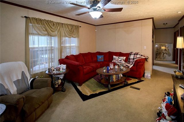 374 Sunnybrook Drive, Hurricane, WV 25526