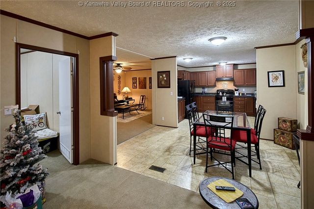 374 Sunnybrook Drive, Hurricane, WV 25526