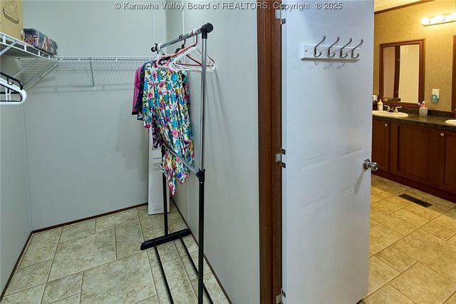 374 Sunnybrook Drive, Hurricane, WV 25526