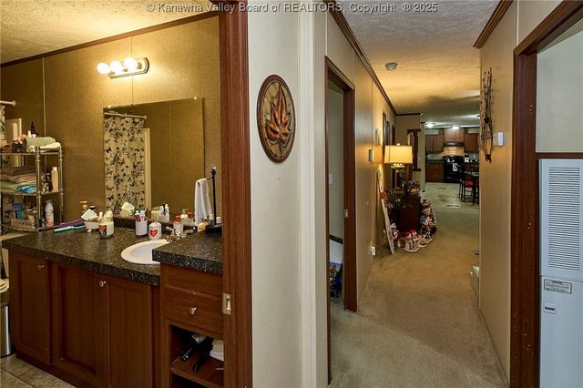 374 Sunnybrook Drive, Hurricane, WV 25526