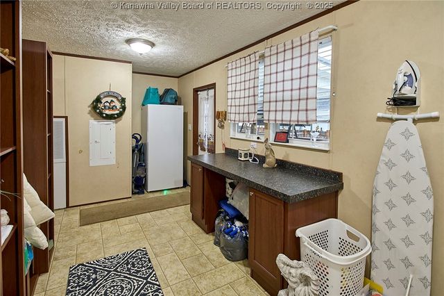 374 Sunnybrook Drive, Hurricane, WV 25526