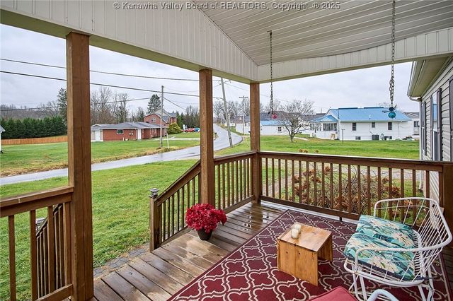 374 Sunnybrook Drive, Hurricane, WV 25526