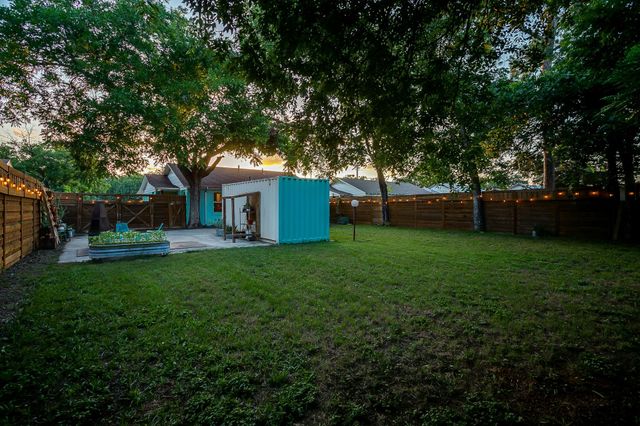 1908 N Riverside Drive, Fort Worth, TX 76111