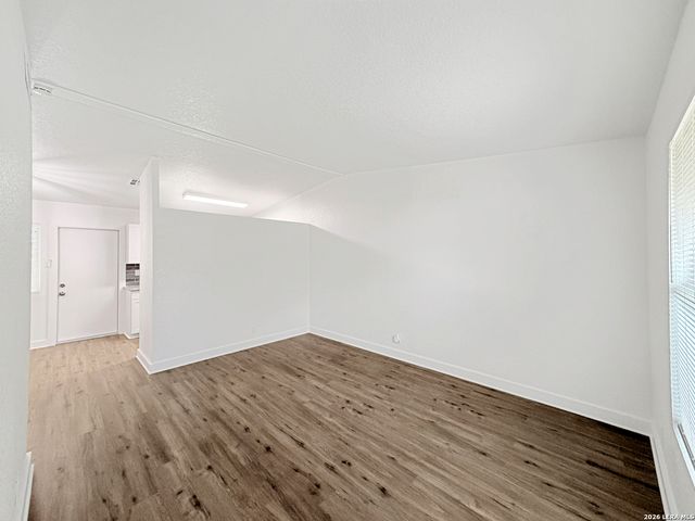 250 FLINTSTONE LN, Universal City, TX 78148