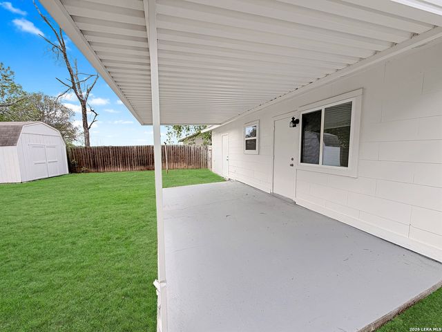 250 FLINTSTONE LN, Universal City, TX 78148