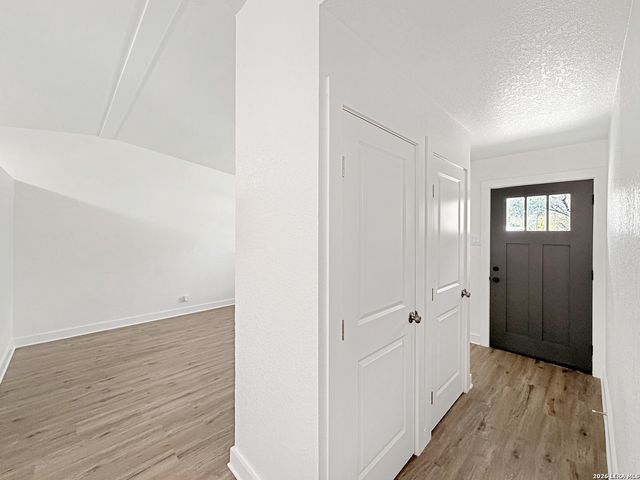 250 FLINTSTONE LN, Universal City, TX 78148