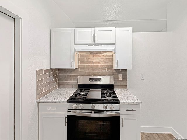 250 FLINTSTONE LN, Universal City, TX 78148