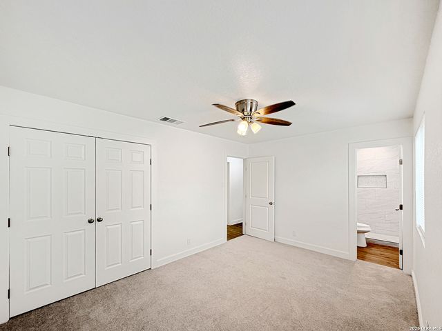 250 FLINTSTONE LN, Universal City, TX 78148