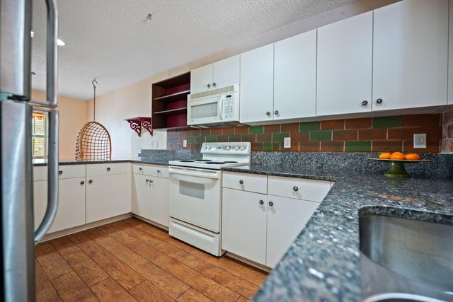 2481 NW 98th Lane, Sunrise, FL 33322