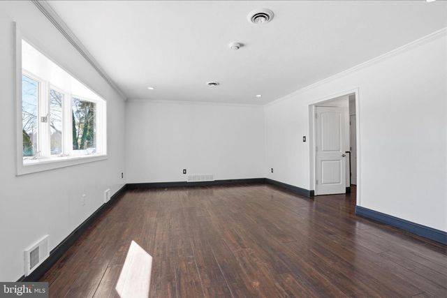 13 HICKORY DR, Ewing Twp, NJ 08618