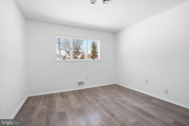 13 HICKORY DR, Ewing Twp, NJ 08618