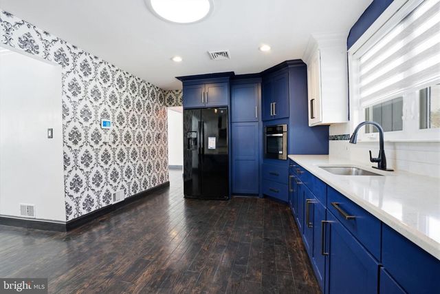 13 HICKORY DR, Ewing Twp, NJ 08618