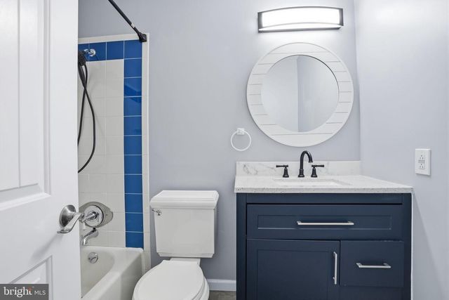 13 HICKORY DR, Ewing Twp, NJ 08618