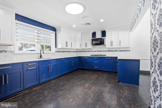 13 HICKORY DR, Ewing Twp, NJ 08618