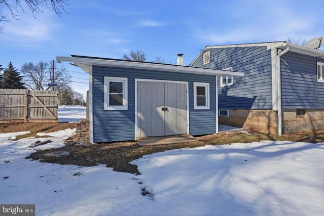 13 HICKORY DR, Ewing Twp, NJ 08618