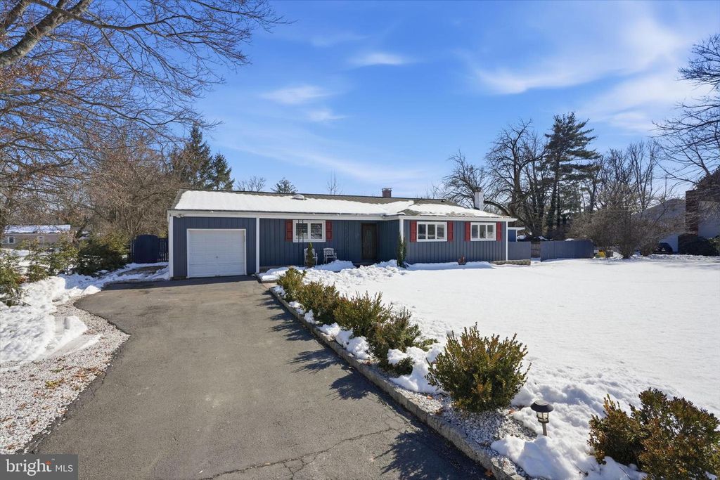 13 HICKORY DR, Ewing Twp, NJ 08618