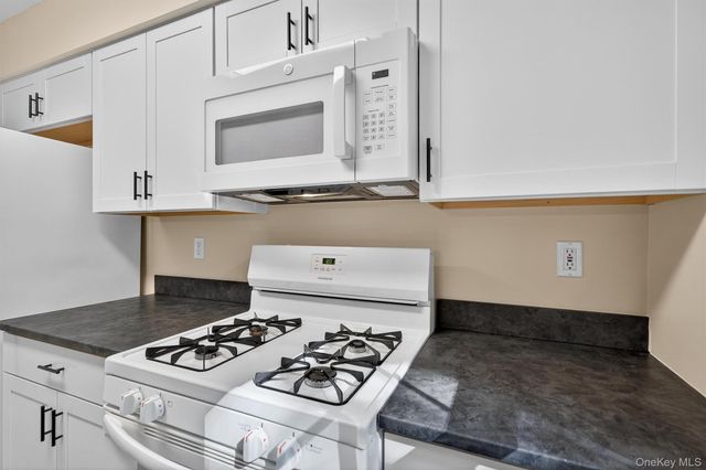 307 Gazebo Court, New Windsor, NY 12553