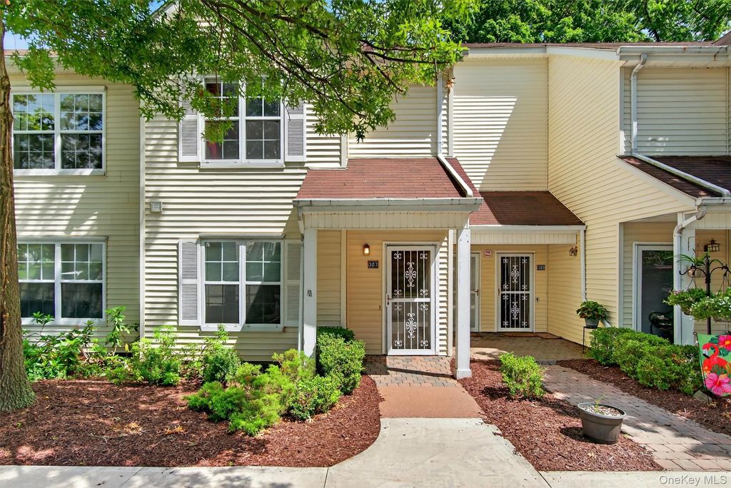 307 Gazebo Court, New Windsor, NY 12553