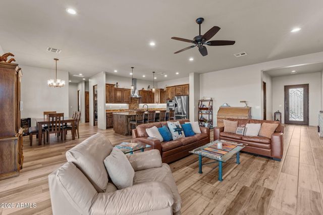 22050 W El Grande Trail, Wickenburg, AZ 85390