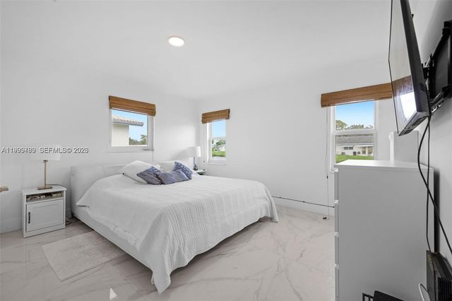 1086 NW 88th Way, Plantation, FL 33322