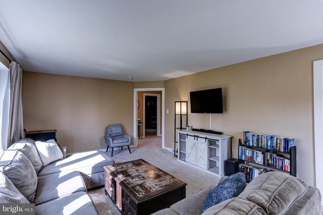 895 CRESSMAN RD, Harleysville, PA 19438