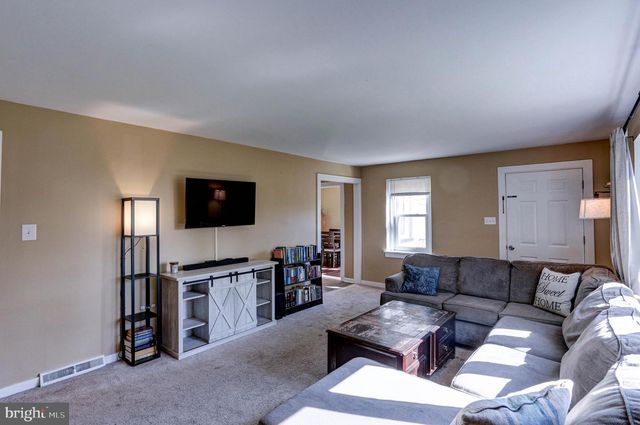 895 CRESSMAN RD, Harleysville, PA 19438