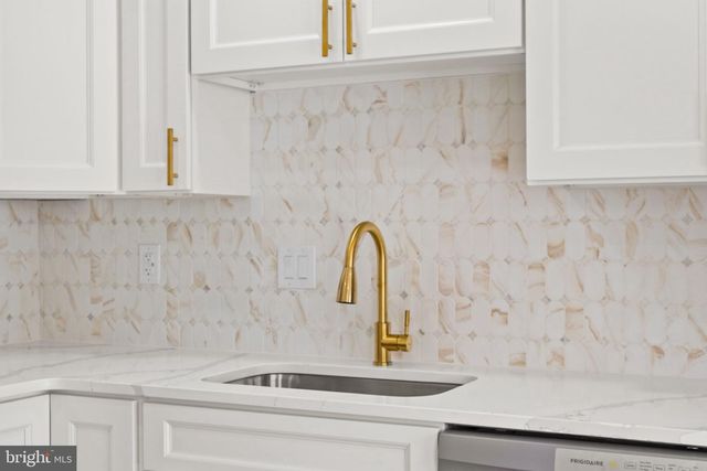 608 ASCOT CT, North Wales, PA 19454