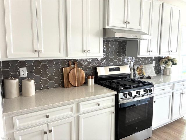 1504 Charlie ST, Chesapeake, VA 23322