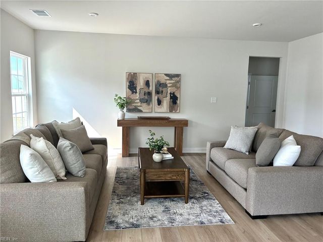 1504 Charlie ST, Chesapeake, VA 23322