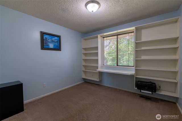 5211 W Myrtlewood Court, Spokane, WA 99208