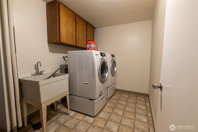 5211 W Myrtlewood Court, Spokane, WA 99208