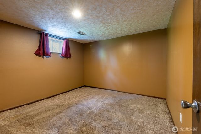 5211 W Myrtlewood Court, Spokane, WA 99208