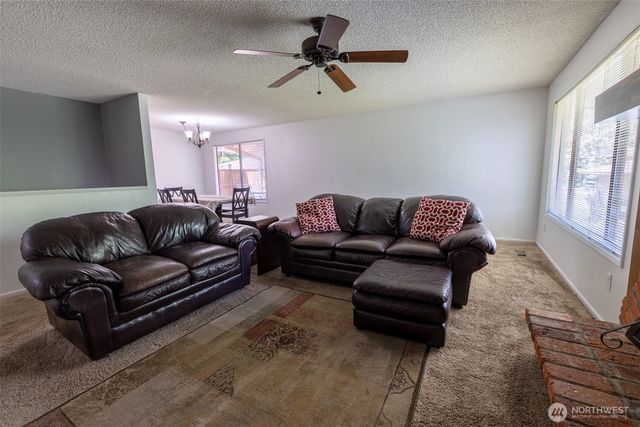 5211 W Myrtlewood Court, Spokane, WA 99208
